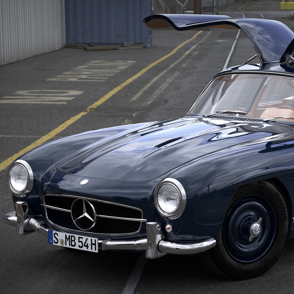 Fotorealistische 3D-Visualisierung eines Mercedes-Benz 300 SL mit geöffneten Flügeltüren